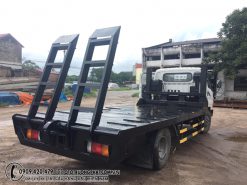 Xe tải Hyundai HD800 nâng đầu chở máy công trình