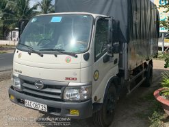 Xe tải Hino WU342 4.85 Tấn thùng mui bạt - Đời 2017