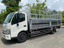 Xe tải Hino XZU730L 4.75 Tấn thùng kèo bạt Mới