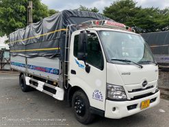 Xe tải Hino XZU730L 4,75 tấn thùng bạt nhôm - Xe đời 2021