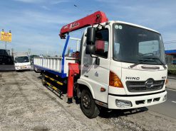 Xe tải Hino FC9JL (4.99 Tấn) gắn cẩu Unic V504 - Xe Đời 2020