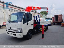 Xe tải cẩu Hino XZU720L Euro5 gắn cẩu Unic URV375 tải dưới 2.5 tấn vào TP