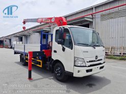 Hino XZU730L Euro5 gắn cẩu UNIC URV374 tải trọng 3450kg, thùng dài 5.1m