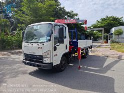 Xe tải cẩu Isuzu nhỏ gọn QKR270 (QMR77HE5) Euro5 lắp cẩu Unic URV233