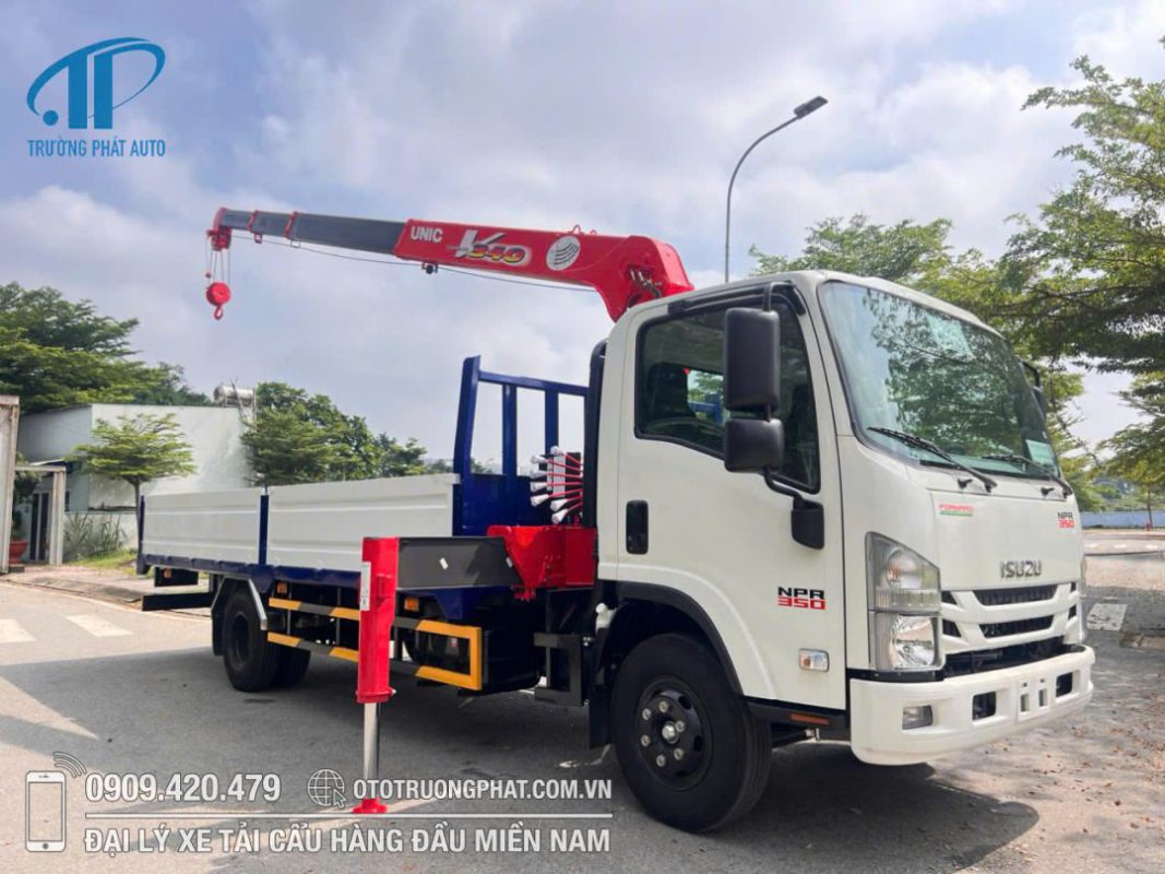 Xe tải cẩu ISUZU NPR350( NPR85ME5) Euro 5 gắn cẩu UNIC URV344 thùng dài 5.6m tải 2350kg đi thành phố ban ngày