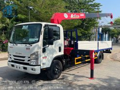 ISUZU NPR350( NPR85ME5) Euro5 gắn cẩu UNIC URV375 thùng dài 5.6m tải 2300kg đi thành phố ban ngày