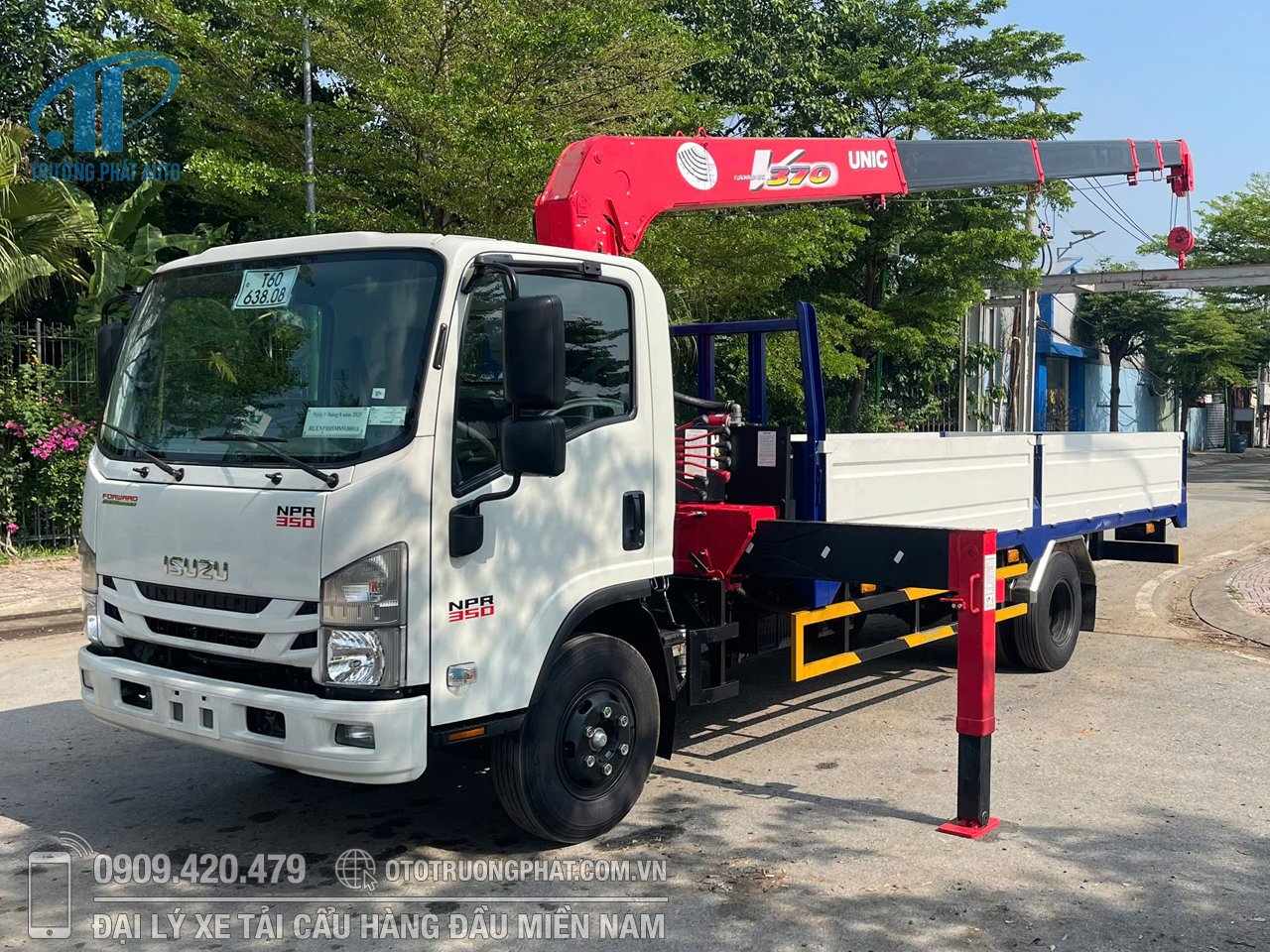 ISUZU NPR350( NPR85ME5) Euro5 gắn cẩu UNIC URV375 thùng dài 5.6m tải 2300kg đi thành phố ban ngày